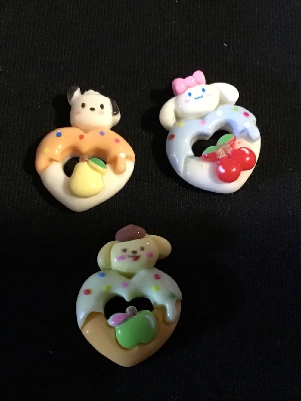 Set of 5 mini magnet with Sanrio character designs. Super cute.